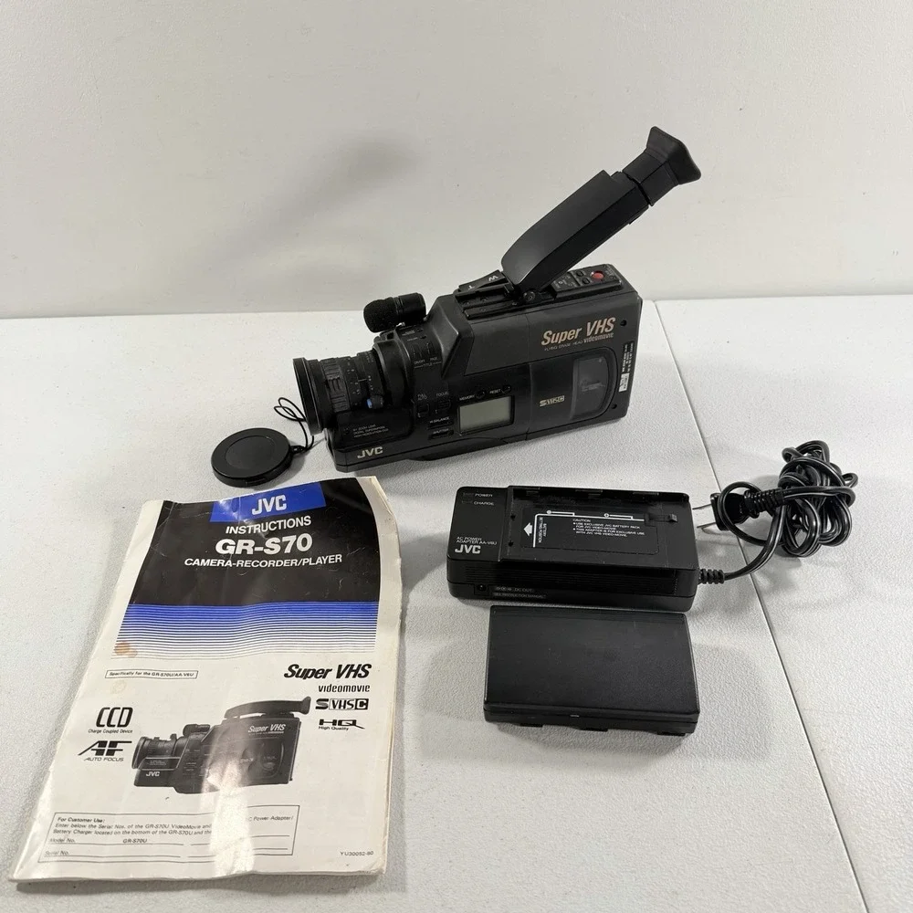 JVC GR-S70U Super VHS-C Video Movie Camcorder Vintage POWERS ON AS IS READ